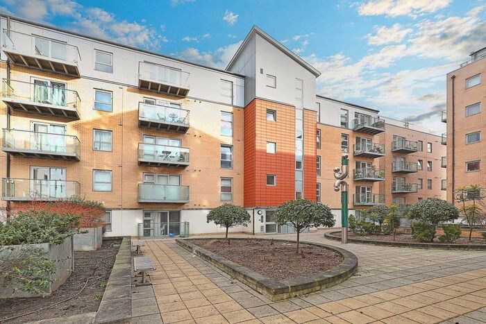 1 Bedroom Flat To Rent In Queen Mary Avenue, London, E18