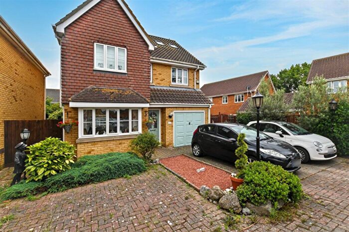 5 Bedroom Detached House For Sale In Jasmine Close, Canvey Island, SS8
