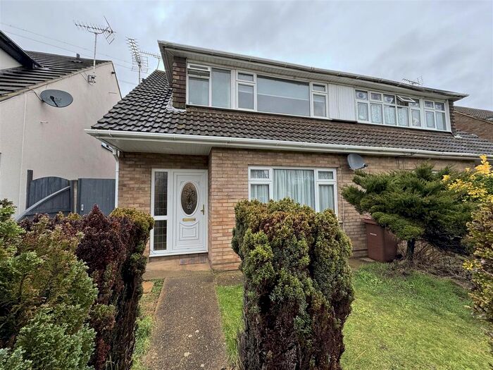 3 Bedroom Semi-Detached House To Rent In Dorset Gardens, Linford, Stanford-Le-Hope, SS17