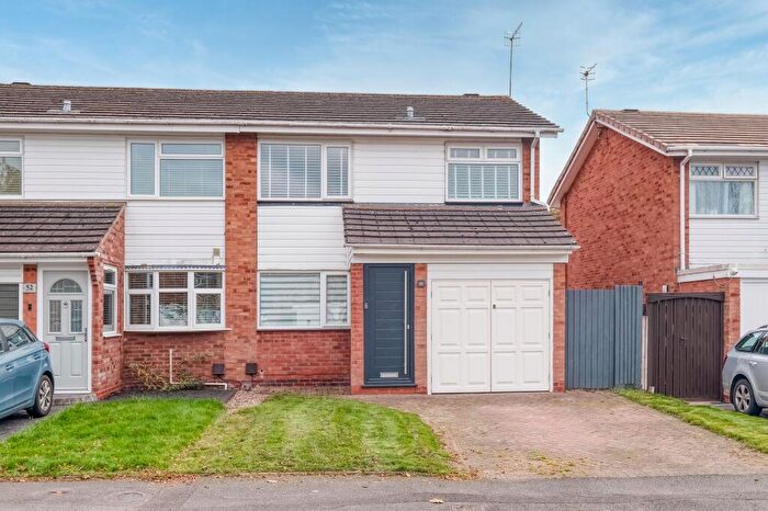 3 Bedroom Semi-Detached House For Sale In Hartford Road, Bromsgrove, B60