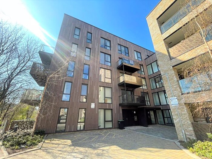 1 Bedroom Flat To Rent In Jenson Heights, Caledonian Road, N1