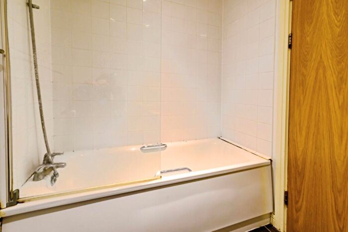 2 Bedroom Apartment For Sale In Marsden Road, Bolton, BL1 - Photo 12