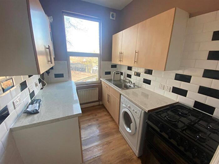 2 Bedroom Maisonette To Rent In Barham Close, Wembley, HA0