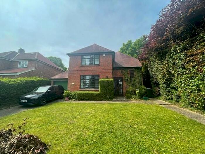 3 Bedroom Detached House To Rent In Kings Furlong, Basingstoke, RG21