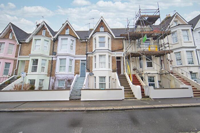 2 Bedroom Flat For Sale In Albert Road, Dover, Kent, CT16