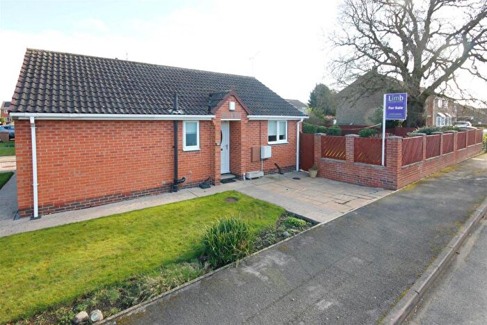 2 Bedroom Detached Bungalow For Sale In Oak Drive, Newport, HU15