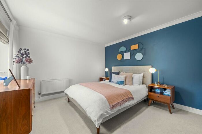 2 Bedroom Flat For Sale In Queens Road, Weybridge, Surrey, KT13