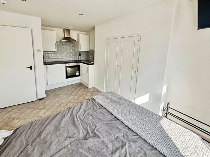 1 Bedroom Flat To Rent In Oriental Place, Brighton, East Sussex, BN1