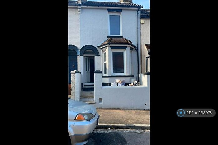 3 Bedroom Terraced House To Rent In Curzon Road, Chatham, ME4