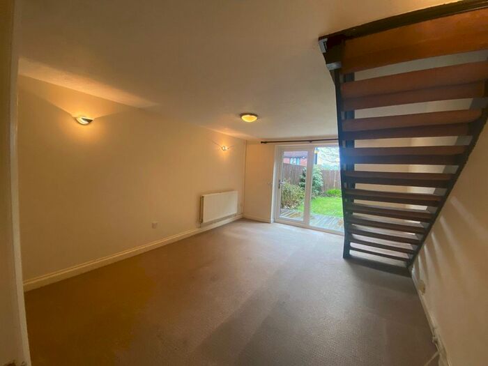 2 Bedroom Property To Rent In Hatfield Court, Ravenhill, Swansea, SA5