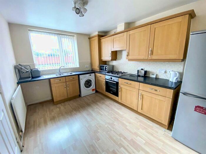 2 Bedroom End Of Terrace House To Rent In Manchester, Greater Manchester, M13