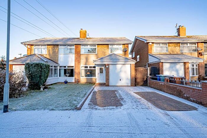 3 Bedroom Semi Detached House For Sale In Brindley Close, Atherton, Manchester, M46