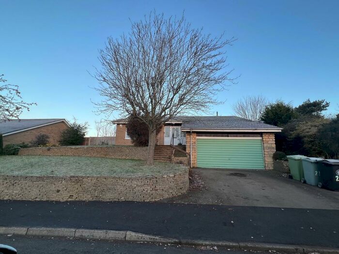 2 Bedroom Detached Bungalow To Rent In Hillside Drive, Grantham, NG31