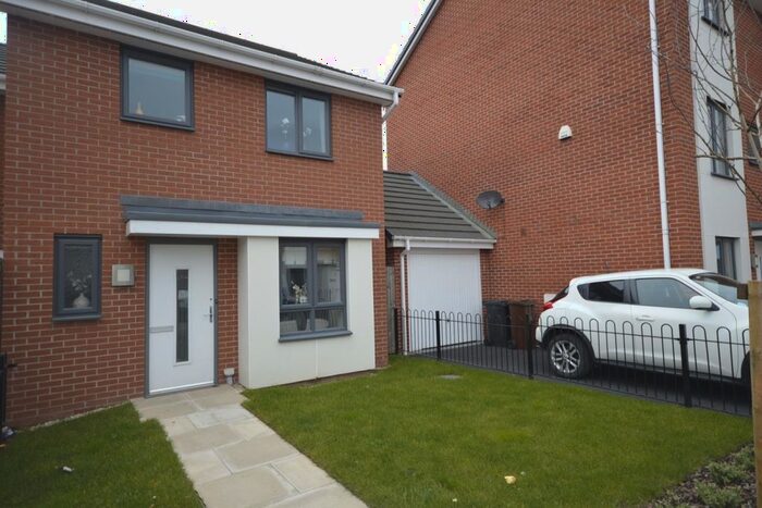 4 Bedroom Semi-Detached House To Rent In Mullion Drive, Bilston, West Midlands, WV14