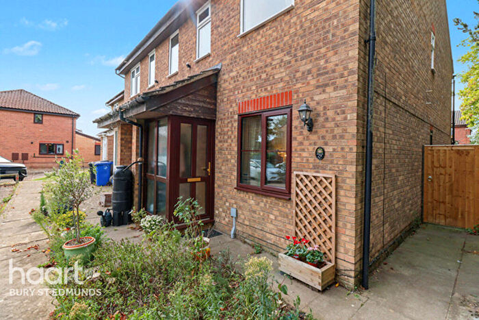 1 Bedroom Maisonette For Sale In Warwick Drive, Bury St Edmunds, IP32
