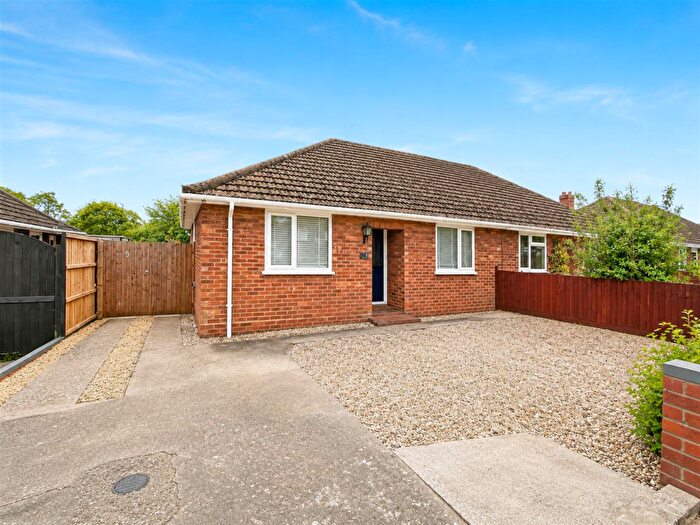 3 Bedroom Semi-Detached Bungalow For Sale In Moore Avenue, Norwich, NR6
