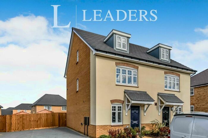 3 Bedroom Town House To Rent In Southern Cross, Bedford, MK42