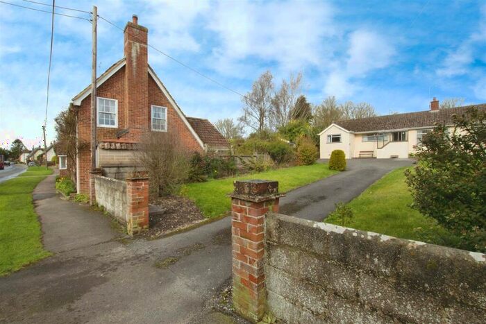 3 Bedroom Detached Bungalow For Sale In High Street, Tilshead, Salisbury, SP3