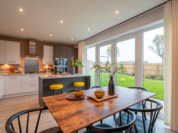 3 Bedroom Detached House For Sale In Leestone Chase, Leighton Buzzard, LU7