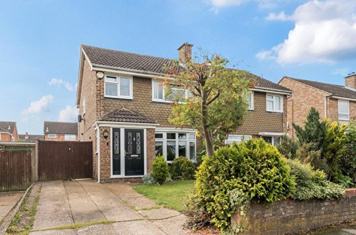 3 Bedroom Semi-Detached House For Sale In Cawdor Close, Bedford, MK41