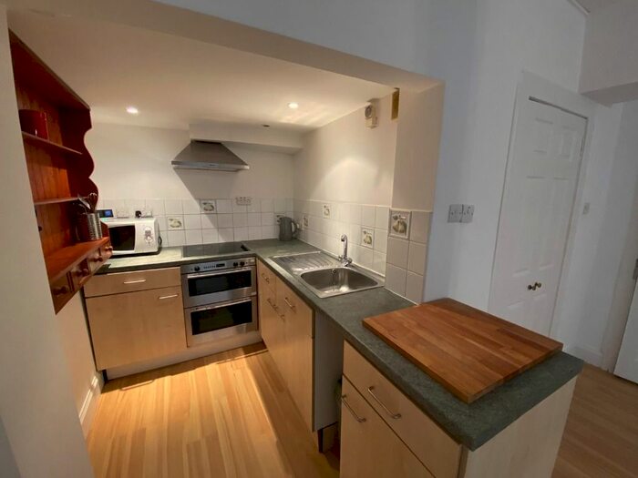 2 Bedroom Flat To Rent In Colinton Road, Bruntsfield, Edinburgh, EH10