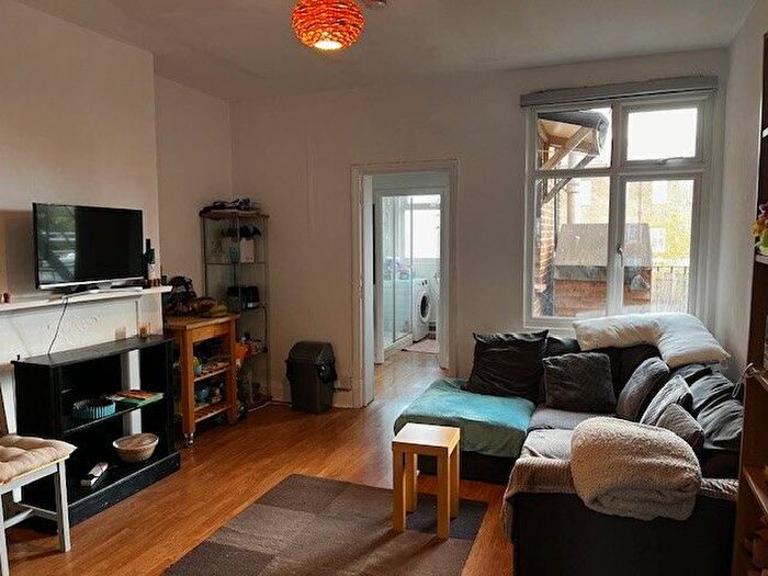 2 Bedroom Flat To Rent In Central Road, Worcester Park, KT4