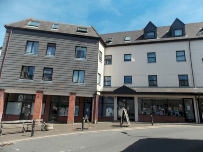 1 Bedroom Flat To Rent In Market Street, Launceston PL15