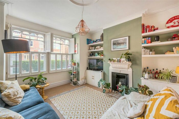 3 Bedroom Flat To Rent In Netherfield Road, London, SW17