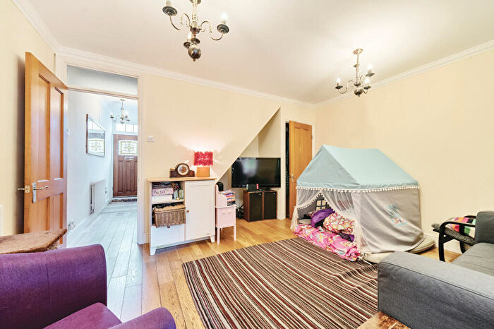 2 Bedroom Terraced House For Sale In Green Road, Whetstone, N20