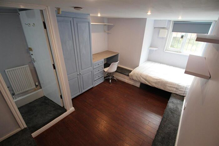 1 Bedroom Terraced House To Rent In Hartley Grove, Woodhouse, Leeds, LS6