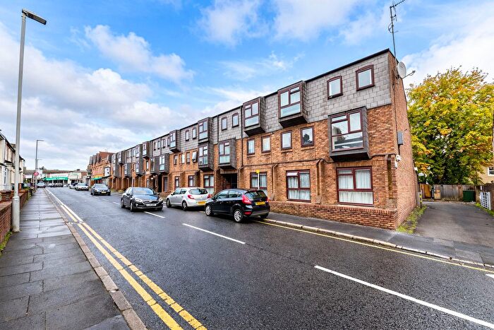 1 Bedroom Flat For Sale In Green Street, High Wycombe, HP11