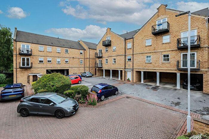 2 Bedroom Flat For Sale In Narrowboat Wharf, Leeds, West Yorkshire, LS13