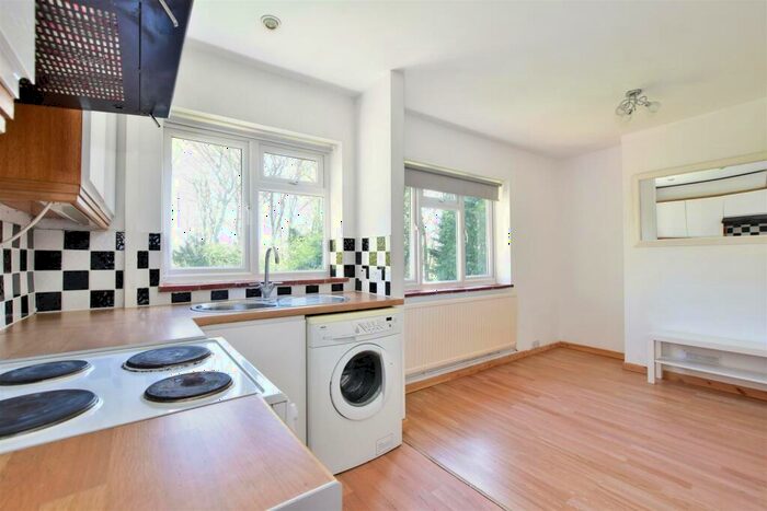 2 Bedroom Flat To Rent In Highwood Crescent, High Wycombe, HP12