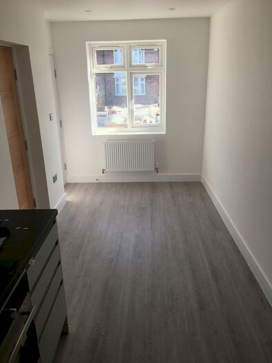 Studio To Rent In Dale Avenue, Edgware, Middlesex, HA8