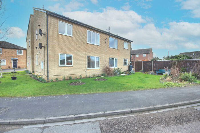 Studio To Rent In Windsor Gardens, Somersham, PE28