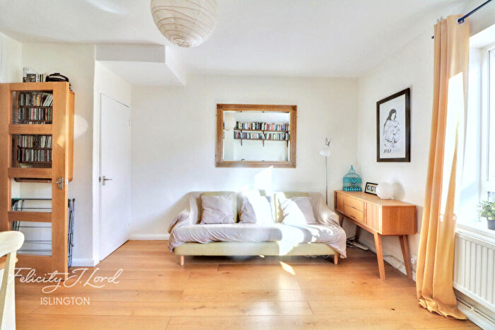 2 Bedroom Apartment To Rent In Nightingale Road, London, N1