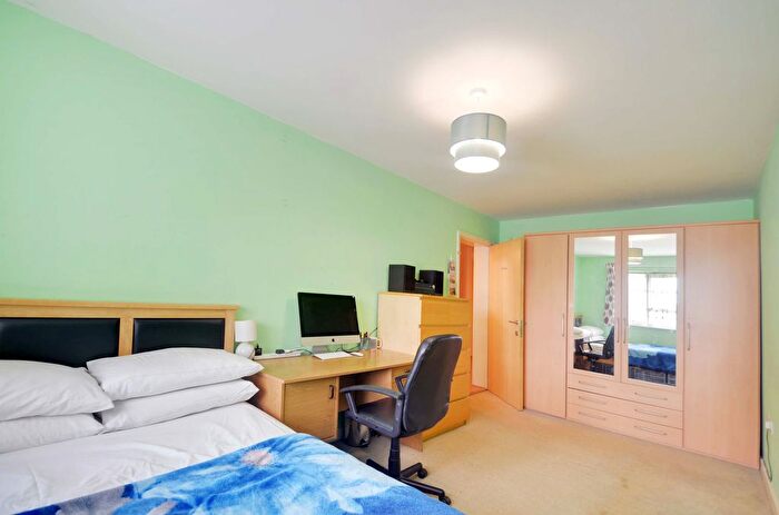 2 Bedroom Flat For Sale In Elmwood Avenue, Feltham, TW13