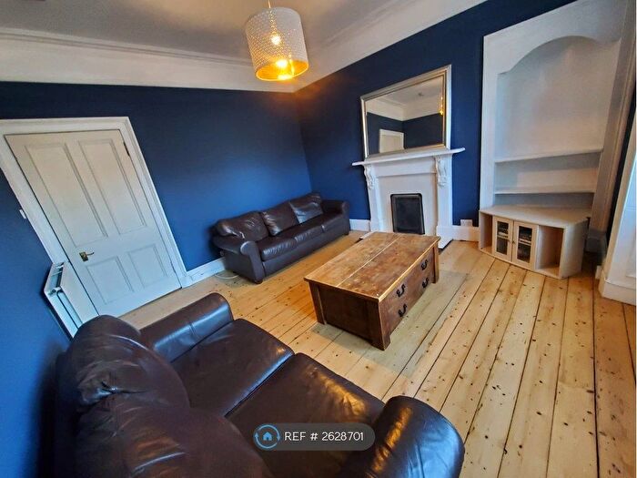 2 Bedroom Flat To Rent In Caledonian Place, Edinburgh, EH11