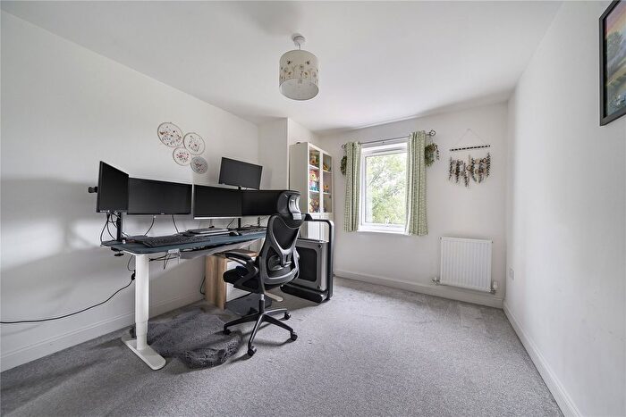 2 Bedroom Flat For Sale In Chertsey, Surrey, KT16