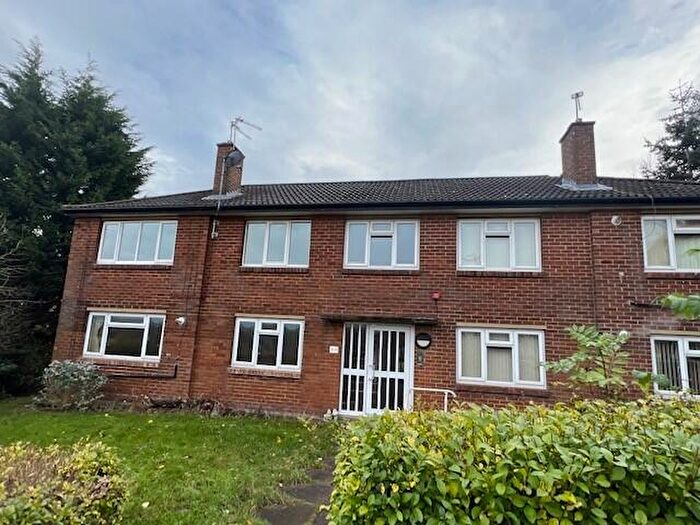 1 Bedroom Flat To Rent In Turnsteads Crescent, Cleckheaton, West Yorkshire, BD19