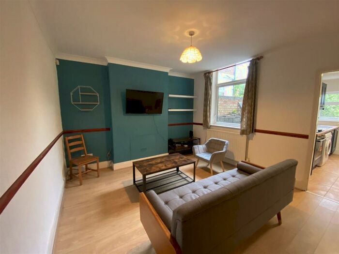 4 Bedroom House To Rent In Surrey Street, Derby, DE22