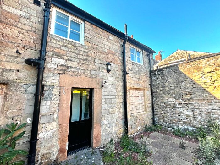 2 Bedroom Flat To Rent In School Yard, Mansfield Woodhouse, NG19