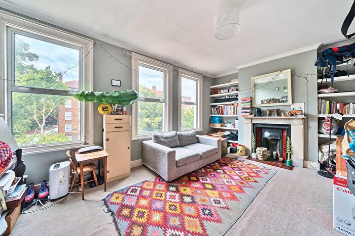 2 Bedroom Flat For Sale In Coldharbour Lane, Camberwell, London, SE5
