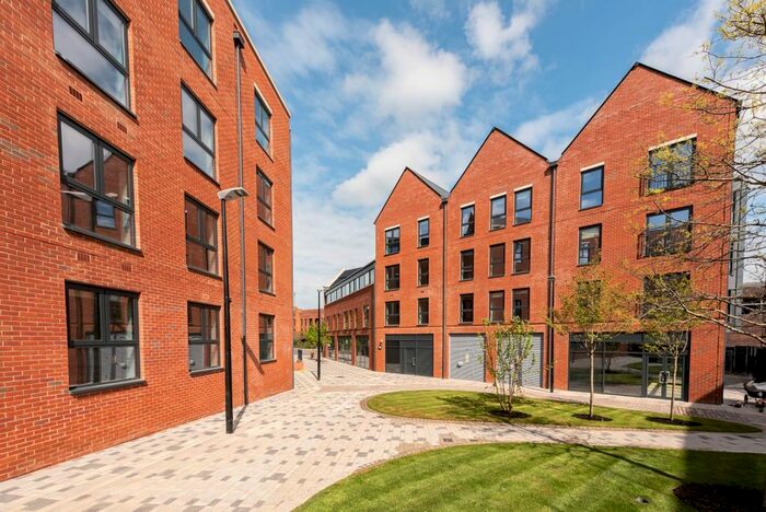 2 Bedroom Flat To Rent In Market Street, Newbury, RG14