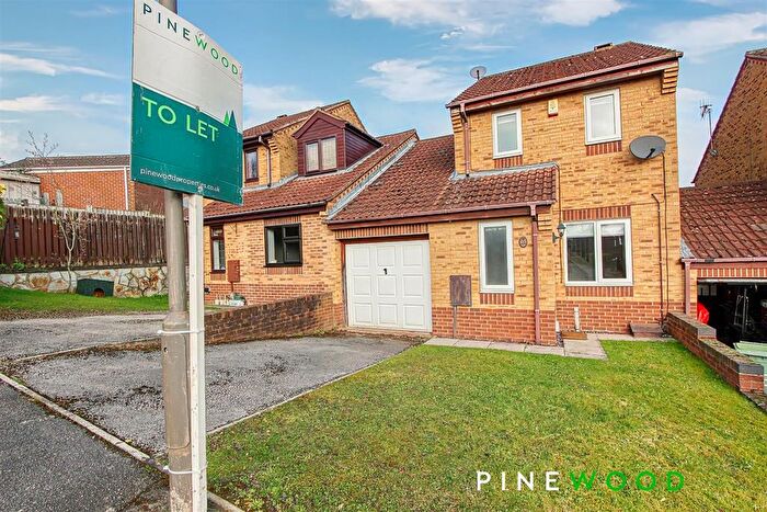 3 Bedroom Link Detached House To Rent In Ivy Spring Close. Wingerworth, Chesterfield, Derbyshire, S42
