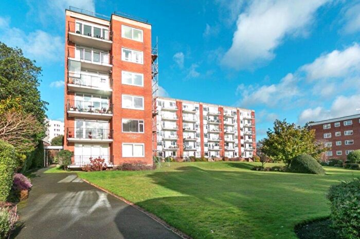2 Bedroom Flat To Rent In Parkstone Road, Poole, BH15
