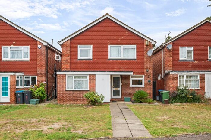 4 Bedroom Detached House For Sale In Kingswood Close, New Malden, Surrey, KT3