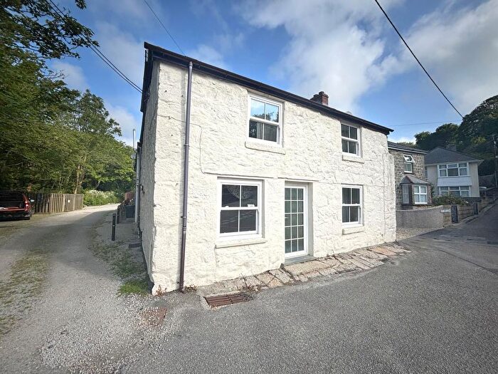 3 Bedroom Semi-Detached House For Sale In St. Johns Road, Helston, TR13
