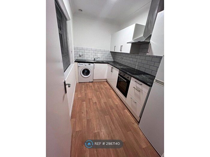2 Bedroom Flat To Rent In Bromley Hill, Bromley, BR1