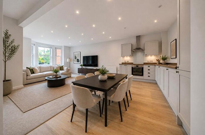 3 Bedroom Apartment For Sale In West End Road, Mortimer Common, Reading, Berkshire, RG7